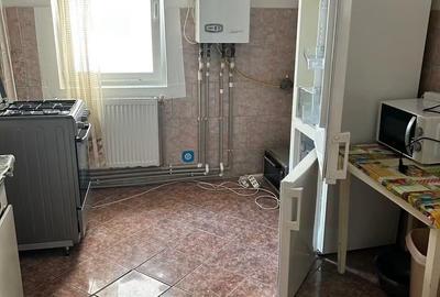 Apartament cu 3 camere decomandat în Crângași