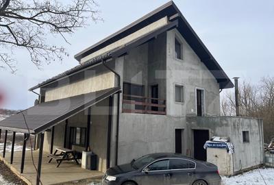 Casă individuală cu 5 camere în Ciurea