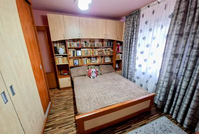3  camere  decomandate , centrala pe gaze, zona Dacia -Farmacris ,pod util , SUD - 9