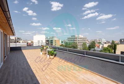 Apartament cu 8 camere semidecomandat, mobilat în Universitate