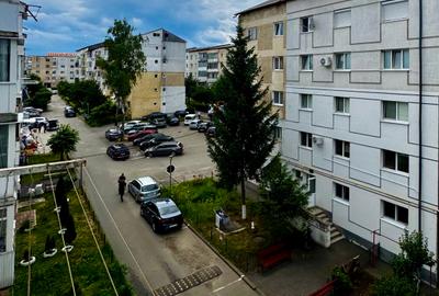SE VINDE Apartament cu 3 camere semidecomandat, Etaj 3, Mun. Falticeni, jud. SV - 9
