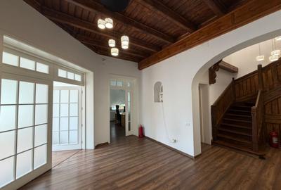 Casă individuală cu 15 camere în Kiseleff
