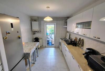 Apartament cu 3 camere decomandat în Gheorgheni