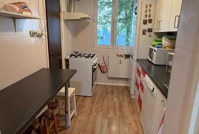Apartament cu 3 camere decomandat în Drumul Taberei
