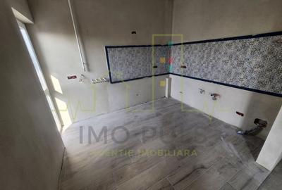 Apartament cu 3 camere semidecomandat în Girocului