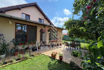 Casă individuală cu 4 camere în Sânmihaiu Român
