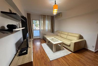 Apartament cu 3 camere semidecomandat în Câmpia Libertății