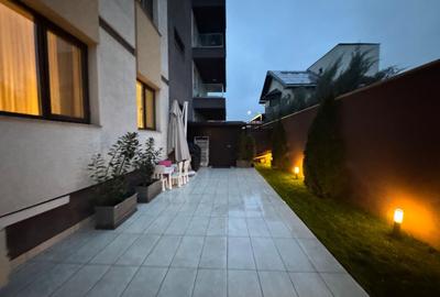 Apartament cu 3 camere semidecomandat, mobilat în Sisești