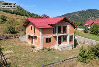Casă cu 5 camere în Est