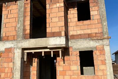 Duplex modern cu 4 camere și curte de 250 mp - 1