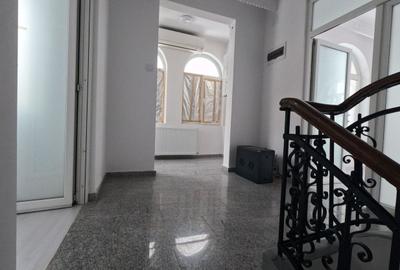 Imobil Central 355 mp | D+P+1+M | Consolidat & Renovant | 9 Camere - 12