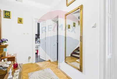 Vila generoasa cu 5 camere si curte, de vanzare in zona 13 Septembrie - 14