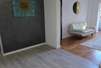 Apartament cu 3 camere decomandat în Oancea