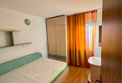 3 Camere Podu Ros 81 000 EUR (negociabil) Etaj 2/4 - 2