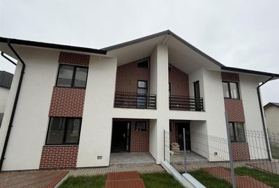 Casă cu 4 camere decomandat în Galata