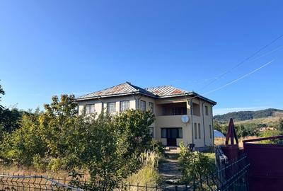 Casă individuală cu 5 camere în Găzărie