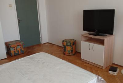 Garsonieră decomandată în P-ța Romană