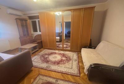 Apartament cu 2 camere decomandat, mobilat în P-ța Unirii