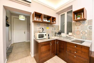 Apartament cu 3 camere decomandat, mobilat în Cișmigiu