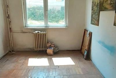 Apartament cu 3 camere semidecomandat în Moroasa 1