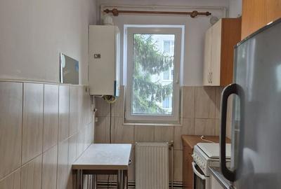 Apartament 2 camere, etaj 1, centrală proprie, str. Vasile Goldiș, Sfâ - 2