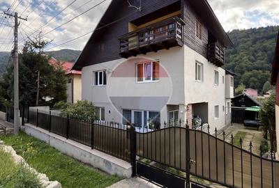 Casă individuală cu 9 camere în Sud-Est