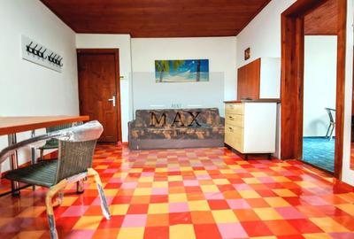 Apartament cu 3 camere semidecomandat, mobilat în Bulgaria