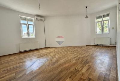 Parte de casă cu 3 camere, curte proprie și teren – Str. Ion Baiulescu - 14