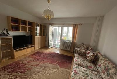 Apartament cu 3 camere decomandat, mobilat în Timpuri Noi
