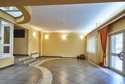 Casă individuală cu 14 camere în Eroii Revoluției