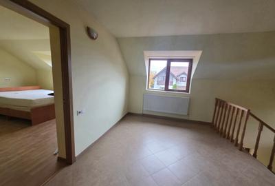 Vand casa singur in curte cu garaj, pod si foisor Sanpetru-Bod - 25