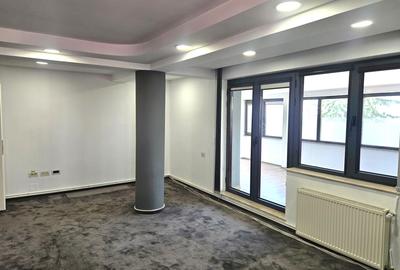 Cladire  de  birouri/showroom  -760 mp/7.5  euro/mp+tva /Zona  13 Septembrie - 13