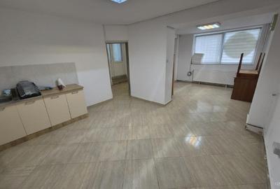 Capitol - spatiu stradal , 45 mp. - 2