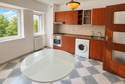 4 camere Bulevardul Unirii -  Parcare in proprietate - 5 min.  Metrou - 2