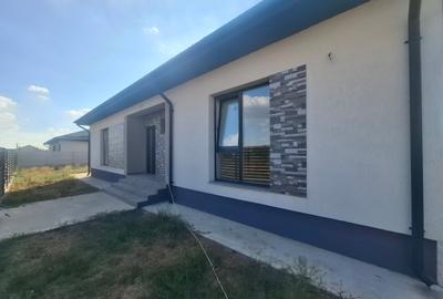 ​Casă individuală cu 4 camere de vânzare – Parter modern în zona Domnești - 1
