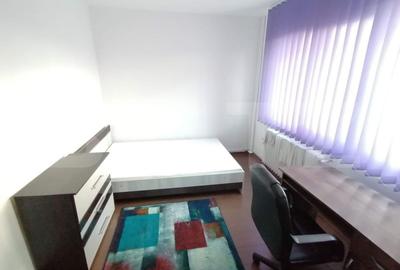 Apartament cu 2 camere decomandat, mobilat în Podul de Piatră