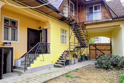 Casă individuală cu 6 camere în Râșnov