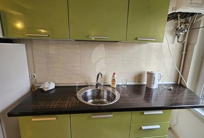 Apartament cu 3 camere semidecomandat, mobilat în Zorilor
