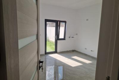 Direct proprietar vând vilă  P+1 în Lumina - 3