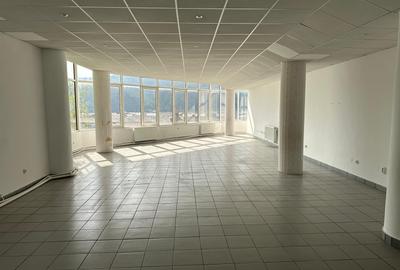 Clădire emblematică de vânzare în Piatra Neamț – fost sediu de firmă - 2