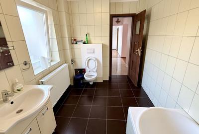 4 camere Bulevardul Unirii -  Parcare in proprietate - 5 min.  Metrou - 8