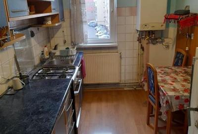 Apartament 3 camere balcon pivnita zona Vasile Aaron - 4