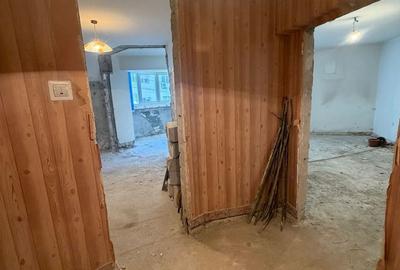 De vânzare apartament 3 camere zona Falezei 102 mp etaj 1 - 1