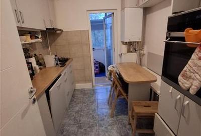 Apartament cu 3 camere decomandat, mobilat în Galata