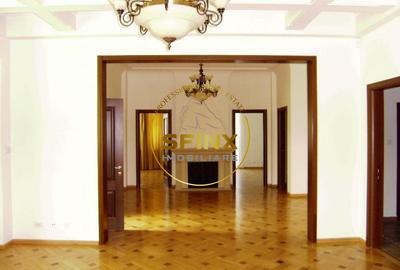 Apartament cu 11 camere în Capitale