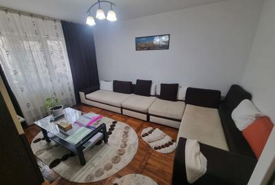 Apartament cu 4 camere decomandat, mobilat în Poarta 6