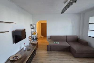 Apartament cu 3 camere semidecomandat, mobilat în Dristor