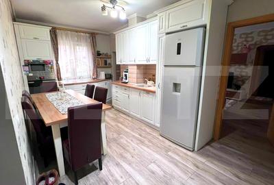 Apartament cu 3 camere semidecomandat, mobilat în Blaj