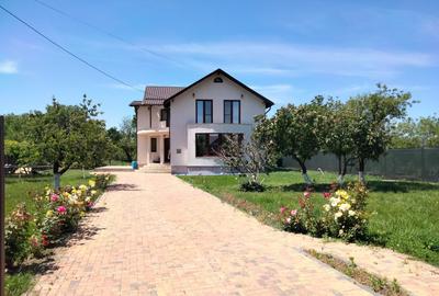 Casă individuală cu 5 camere în Șirna