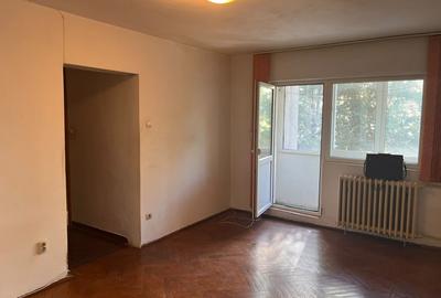 Apartament cu 4 camere semidecomandat în Moșilor